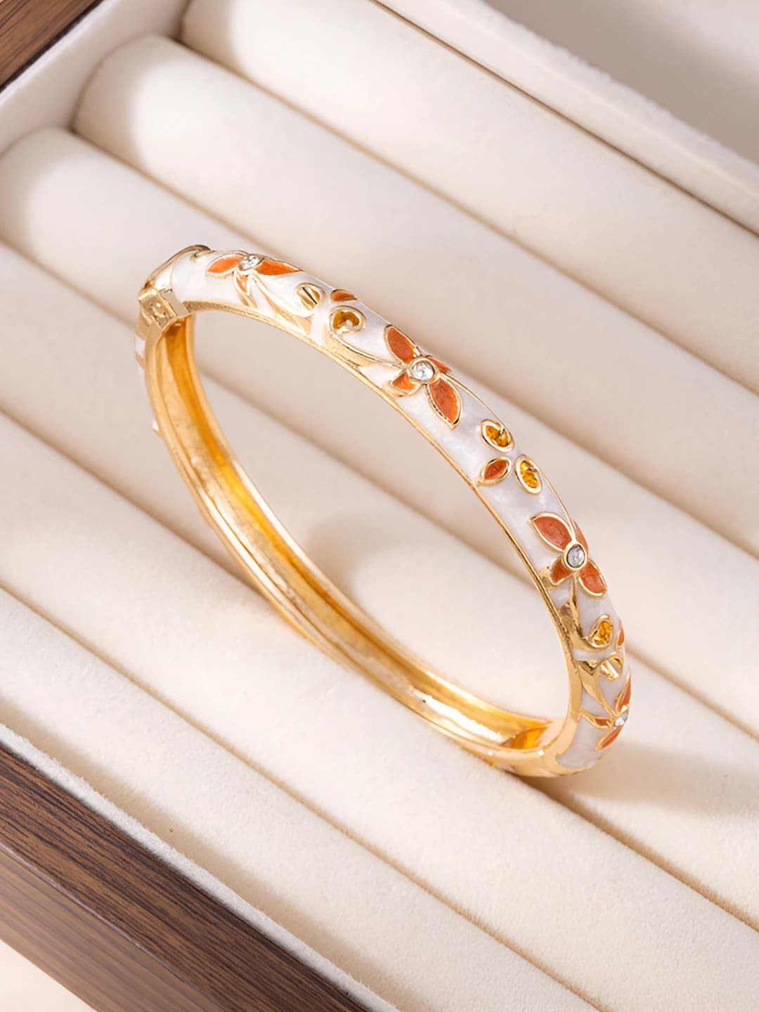L725-4 White-orange