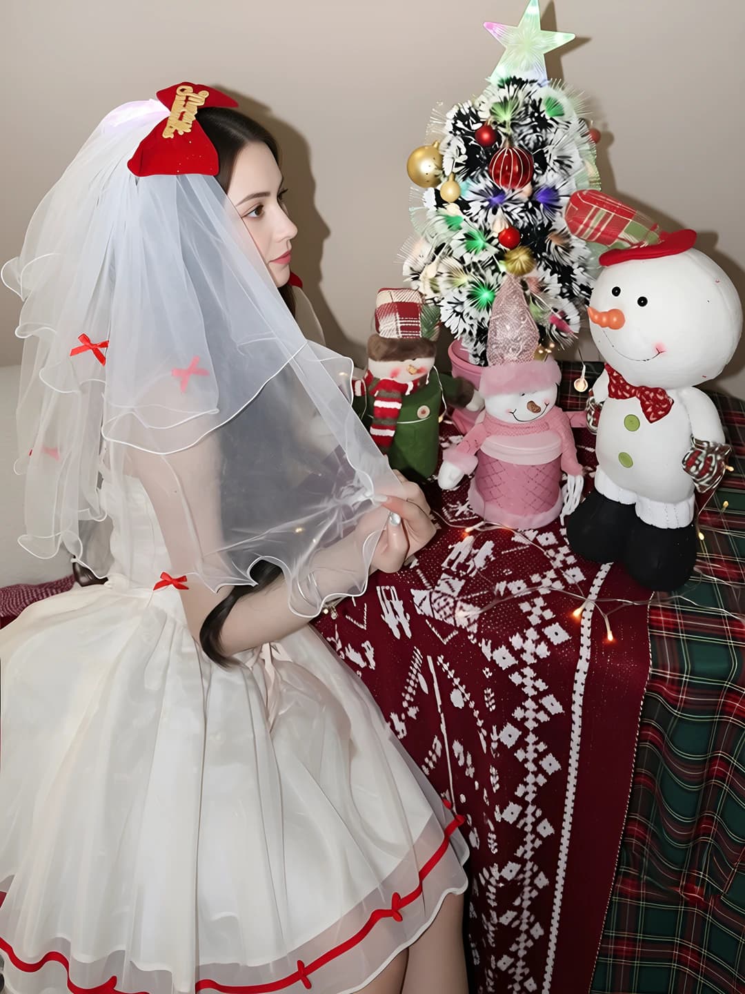 Red bow letter veil