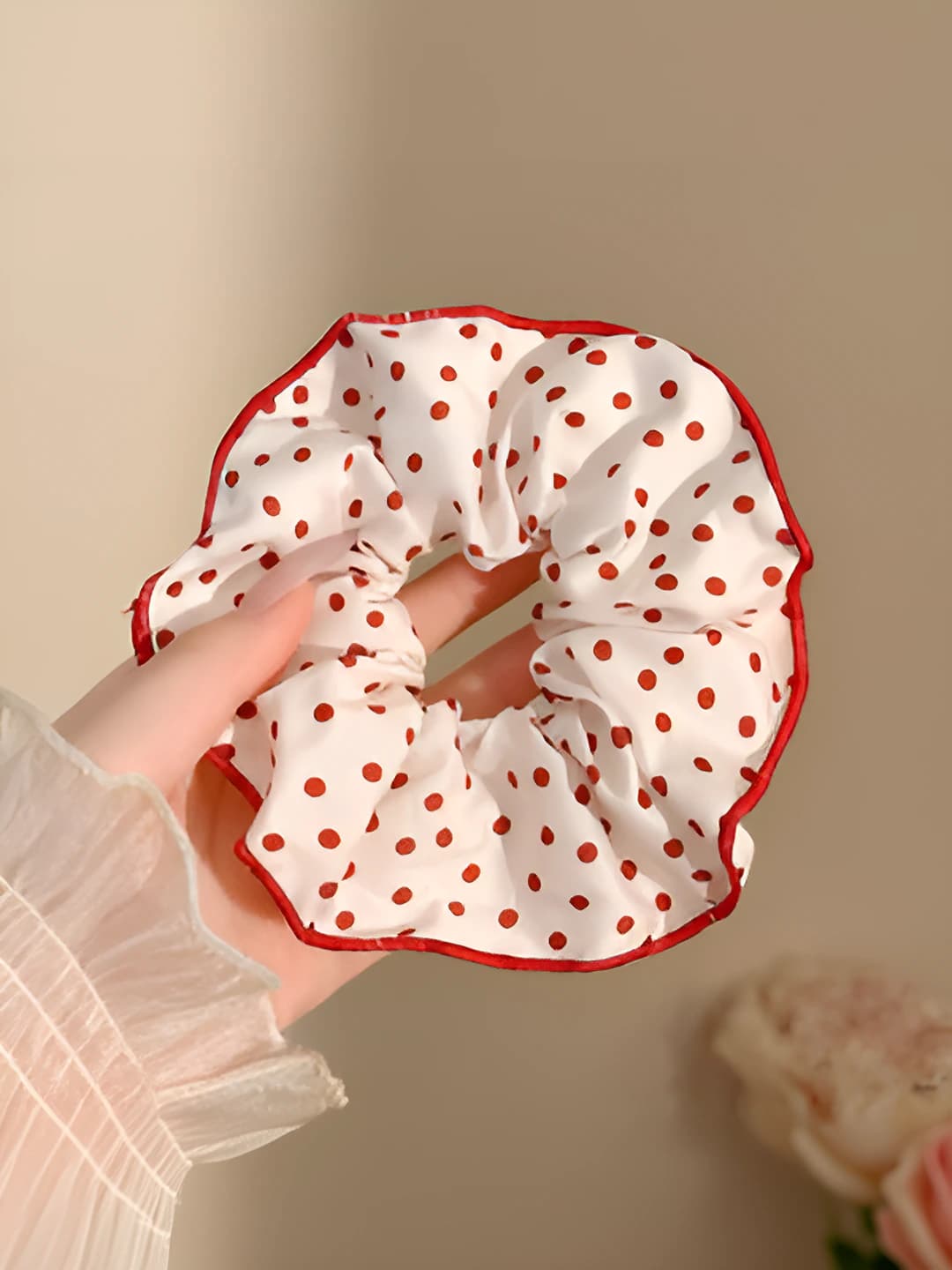 White polka dot, 14 cm