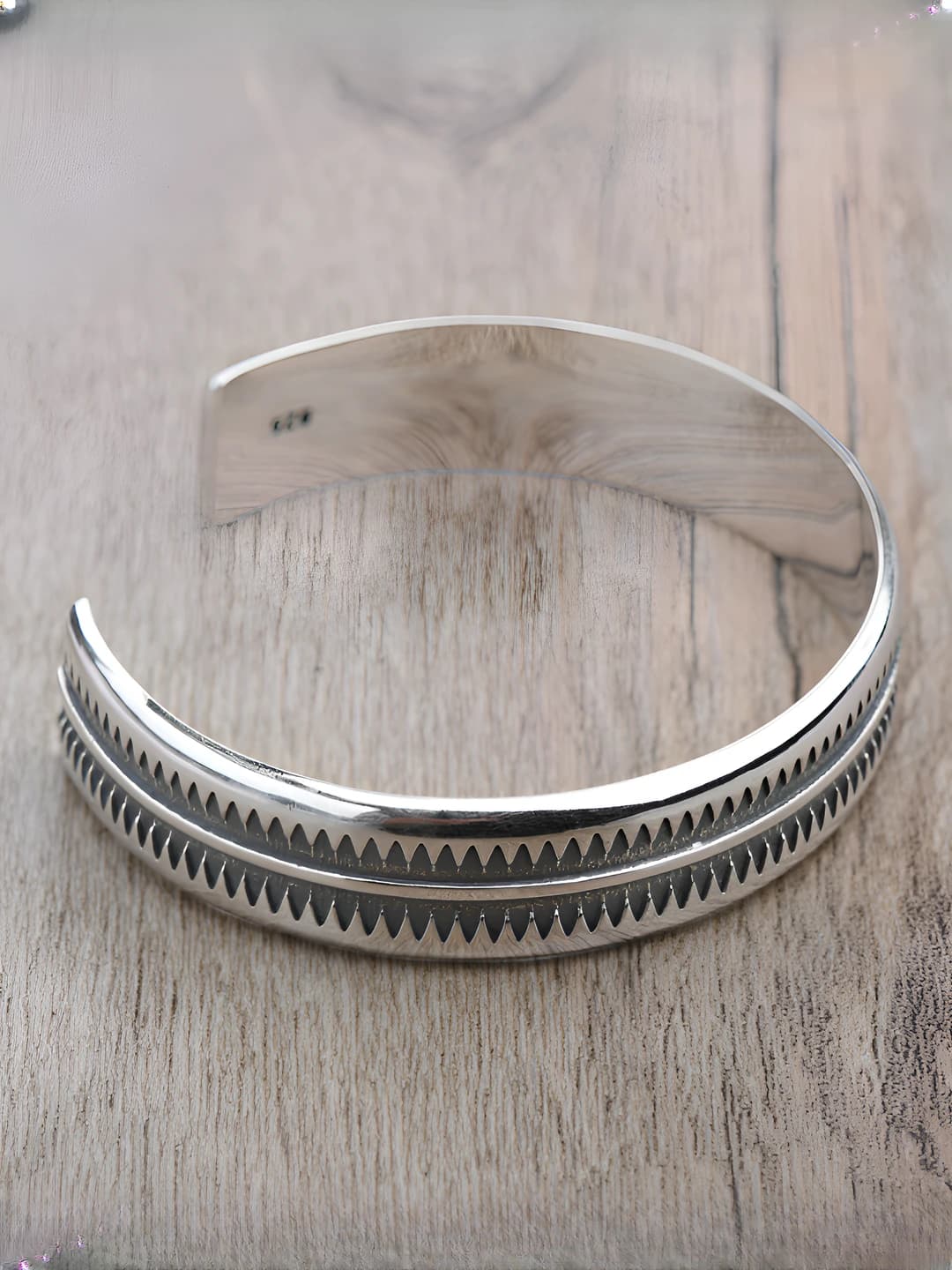 Vintage silver serrated bracelet