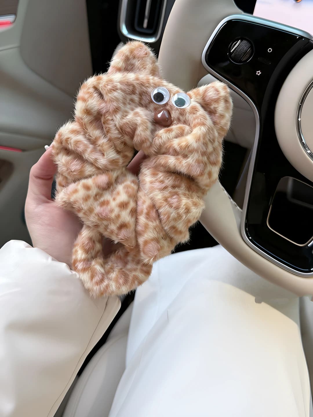 Жёлтый леопардовый кот (с глазами)