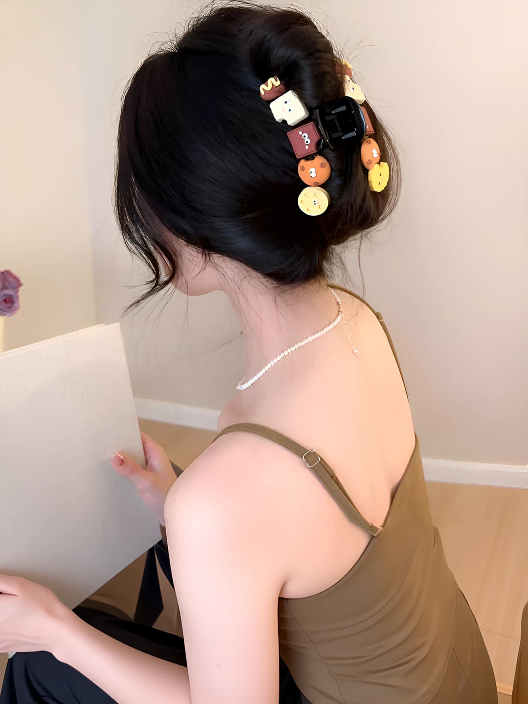 Women's hair clips and combs in Korean style spring-summer: hand-made plastic/resin hair clips with shape design element