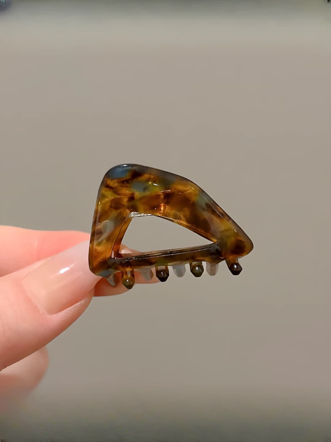 4# Blue-brown triangle ~3.5 cm