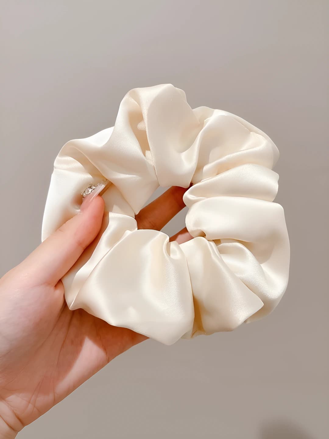 4# Large, off-white, ~13 cm
