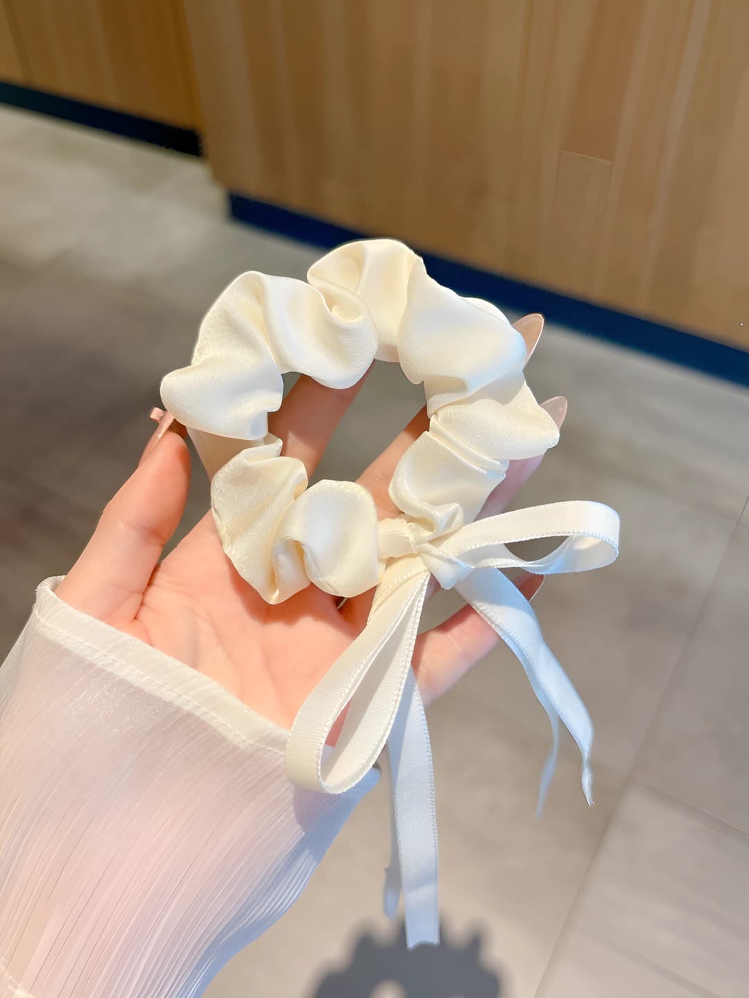 1# White bow