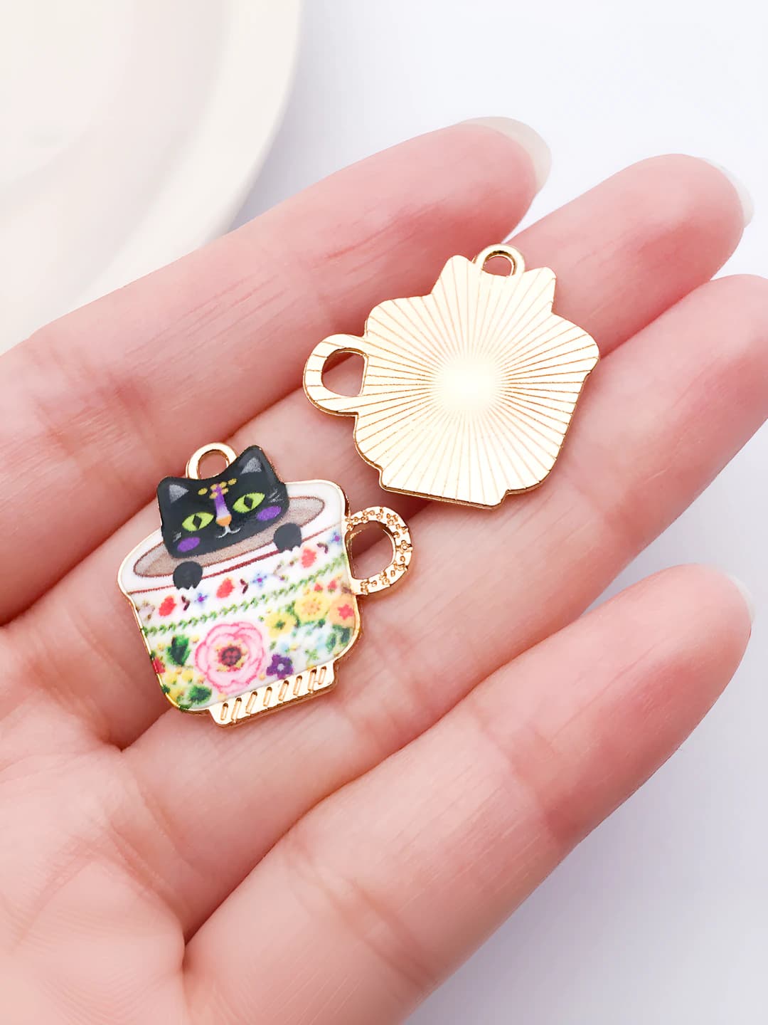 1 ta emal gulli stakan qora mullo 23x23mm-1.6g