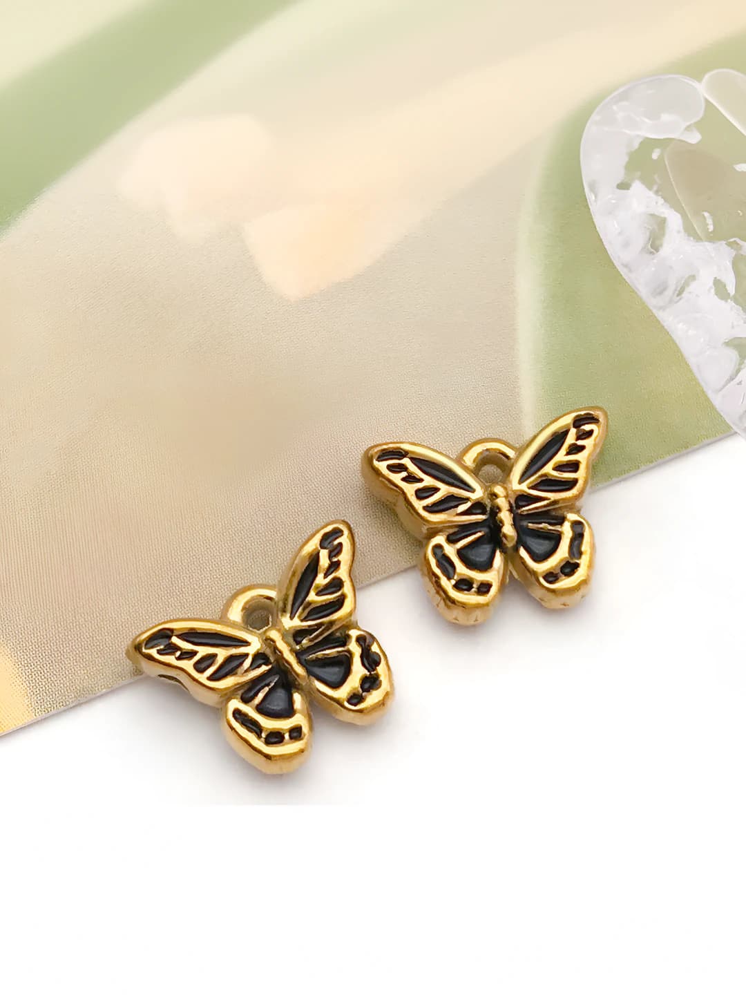 Black, 8x11x3 mm, 0.9 g