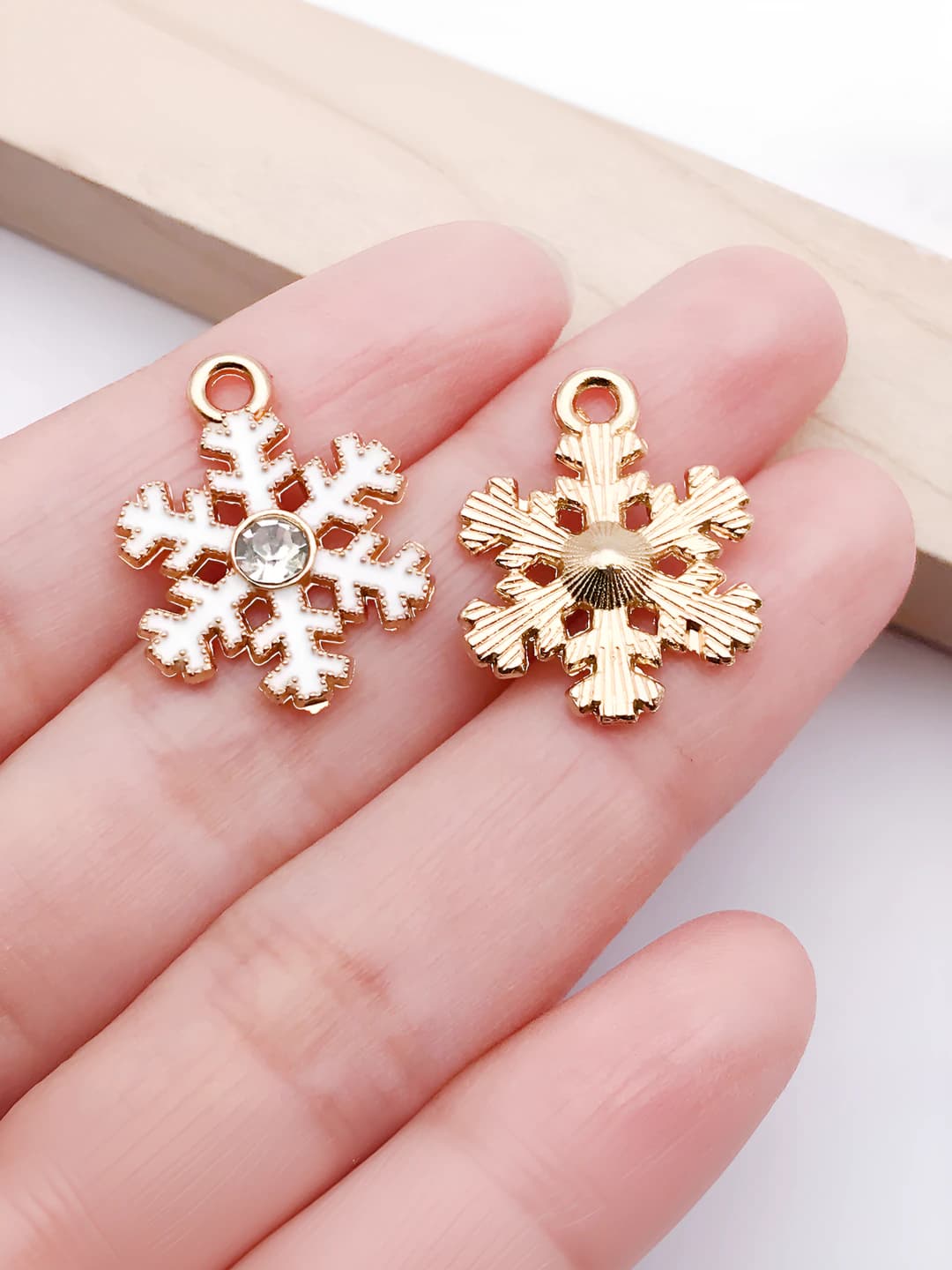 1 pc White, 22x17x4mm