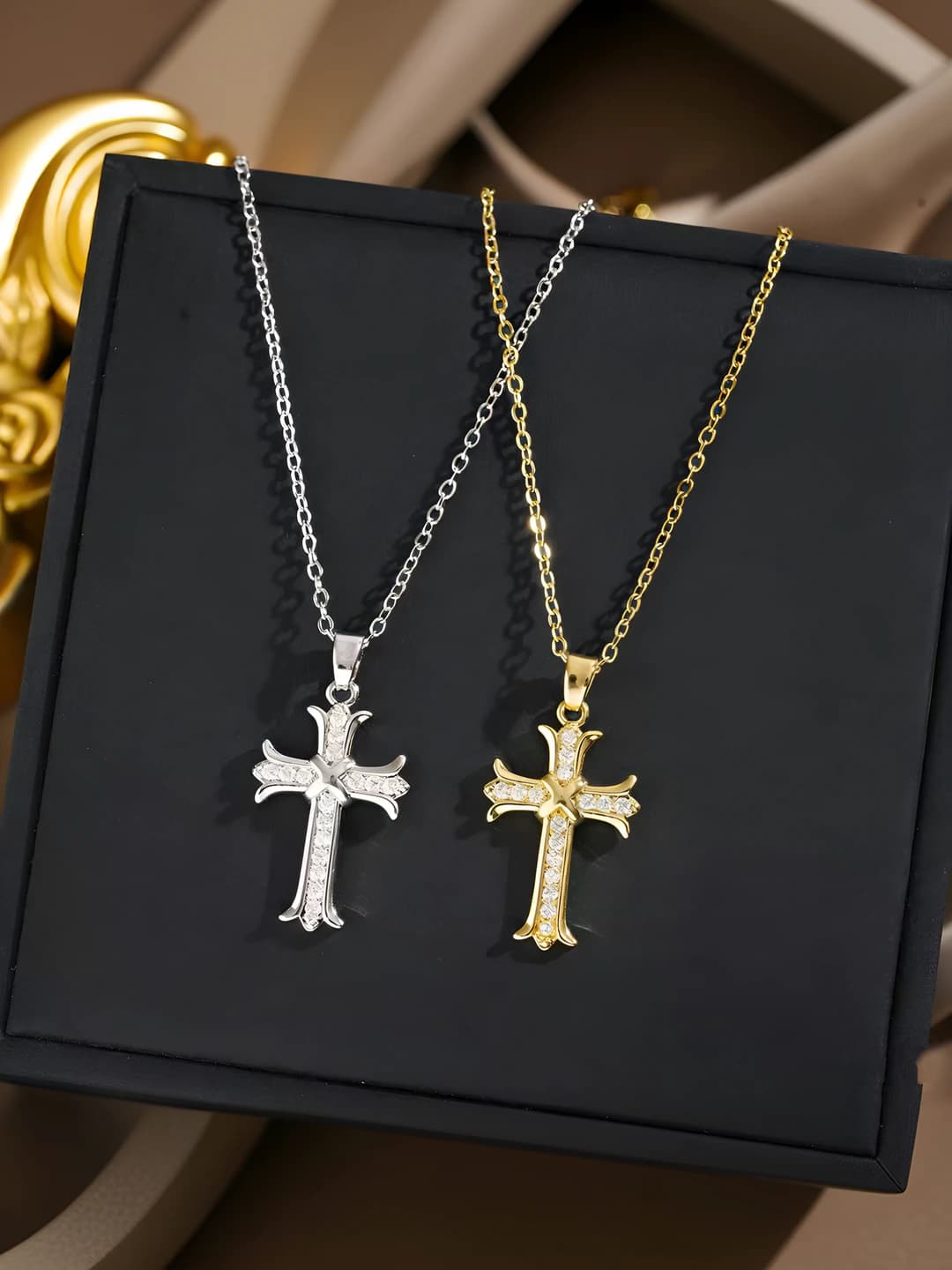 Women's cross pendant necklace in titanium steel with 18K gold plating, O-link chain, 41-50 cm, 5 g, casual style