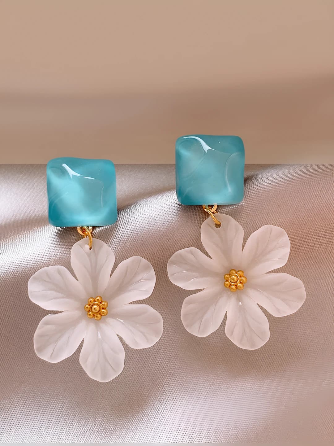 1# Ko'k kvadrat guli, 6 sm, akril, qotishma