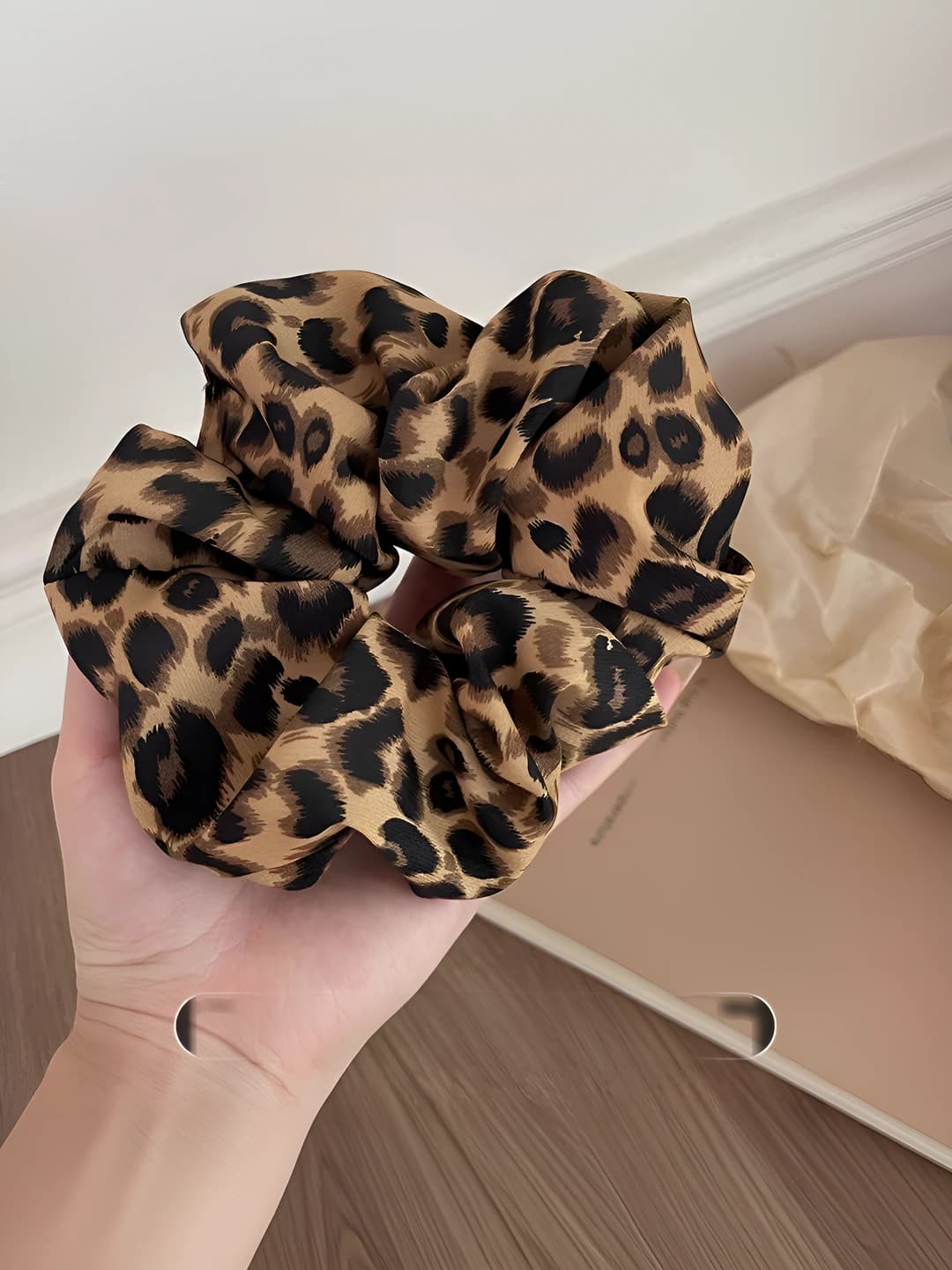 To'q leopard tutqich