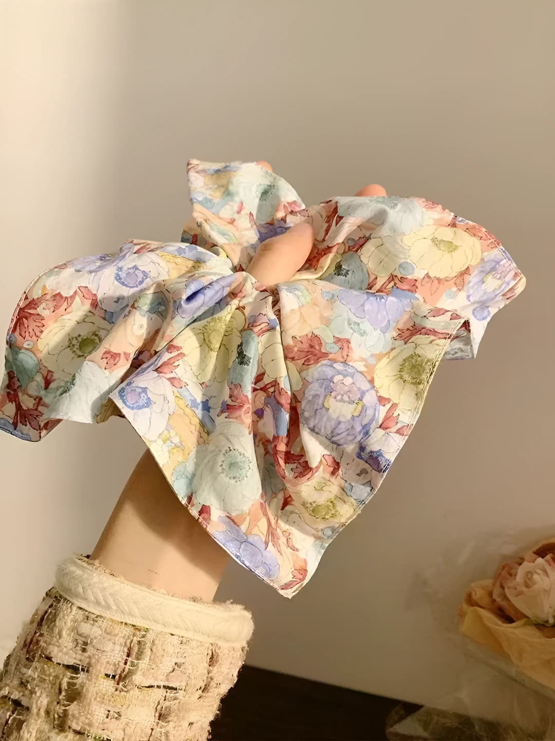 Square hair tie - dopamine flowers