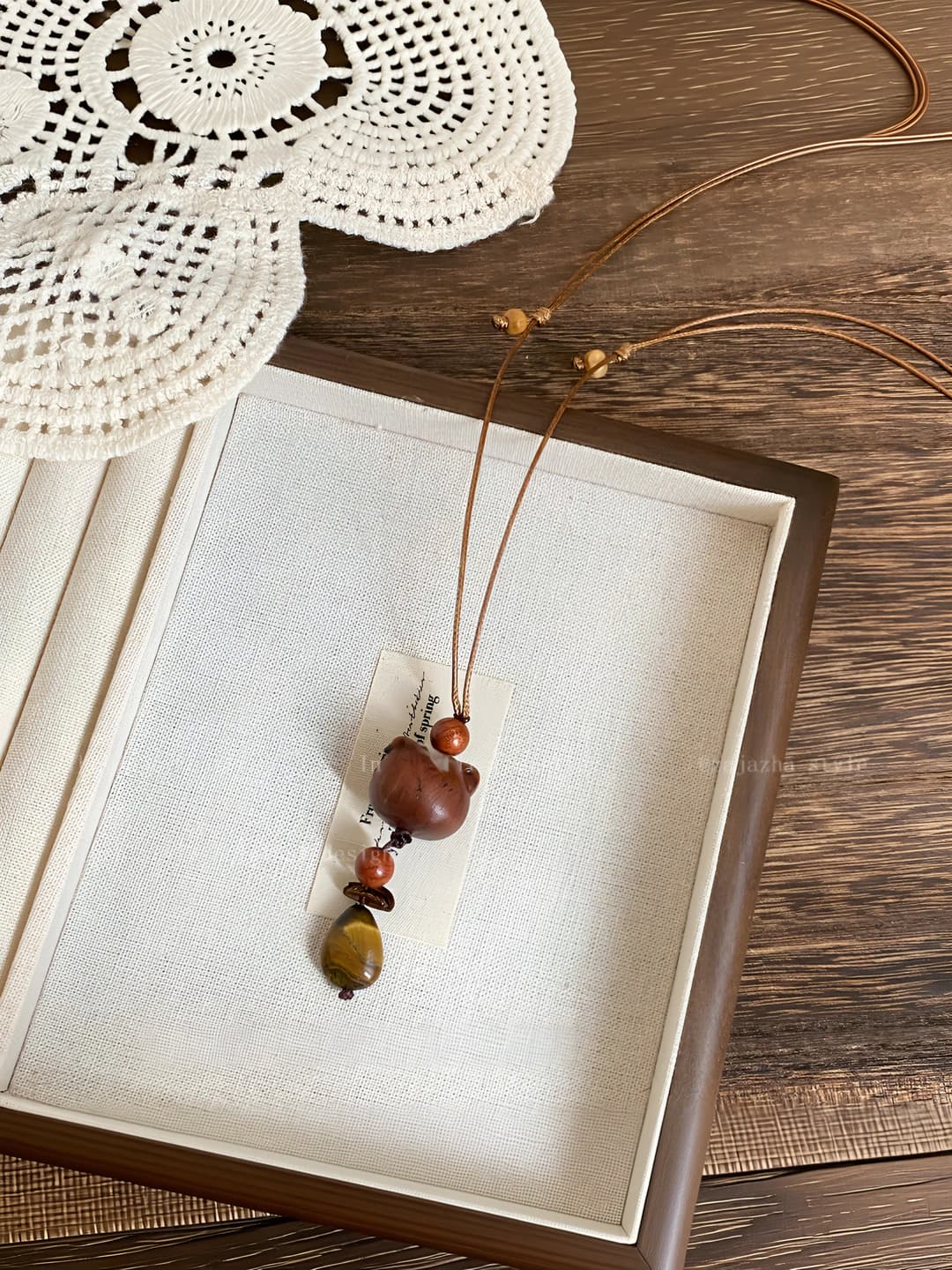 Women's autumn-winter sweater chain necklace with wooden bear and tiger eye, cute and fairy style