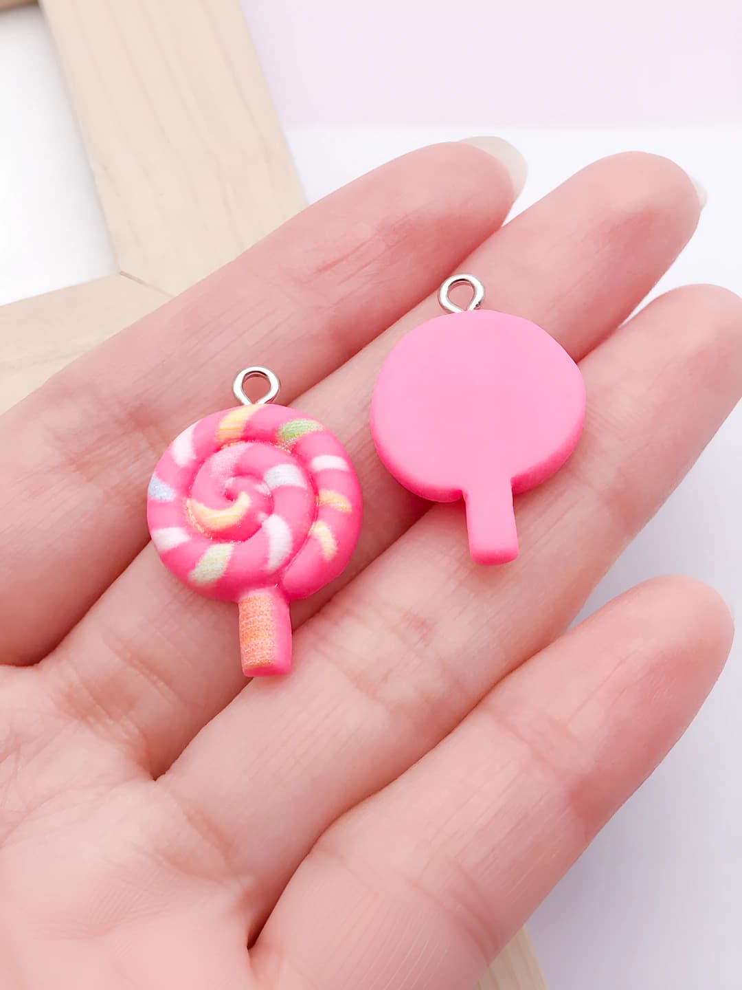 Rose red resin lollipop 26x17x5mm-1.15g