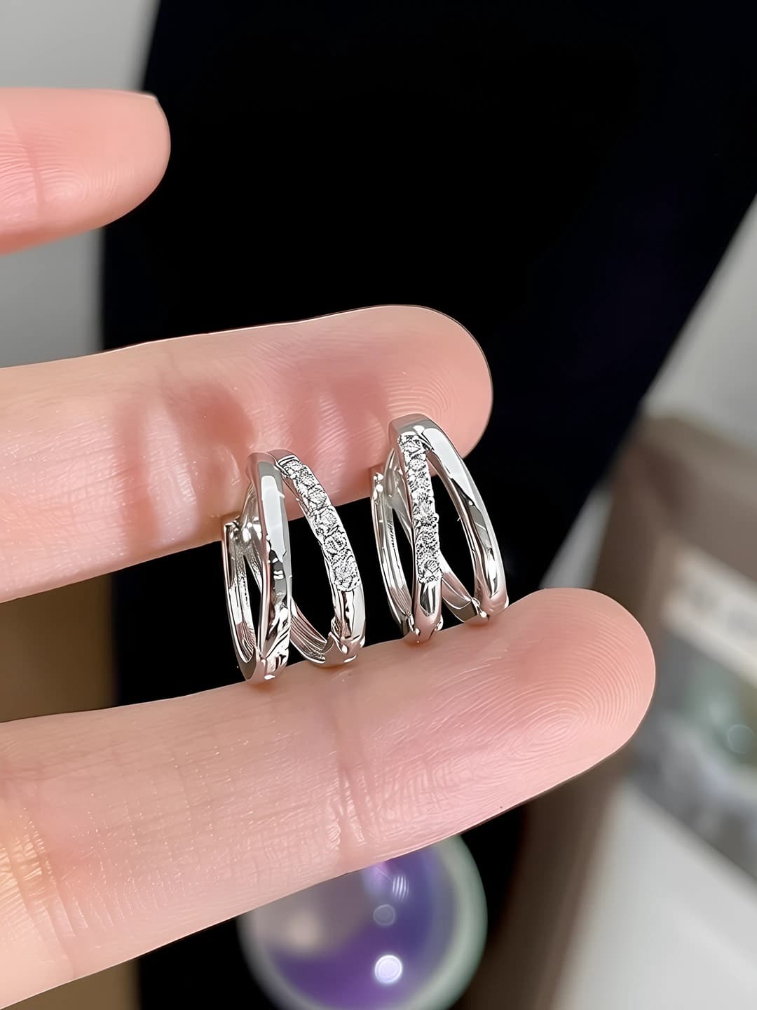 Silver diamond earrings (1 pair)