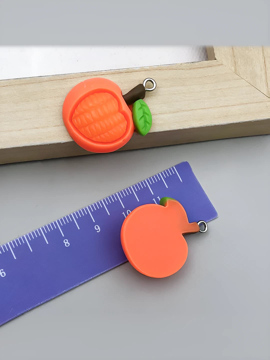 Yellow-orange resin orange 22x28mm-2.6g