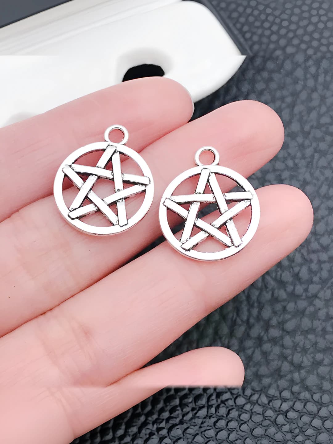 4085, antique silver, 17x20mm, 1.6g