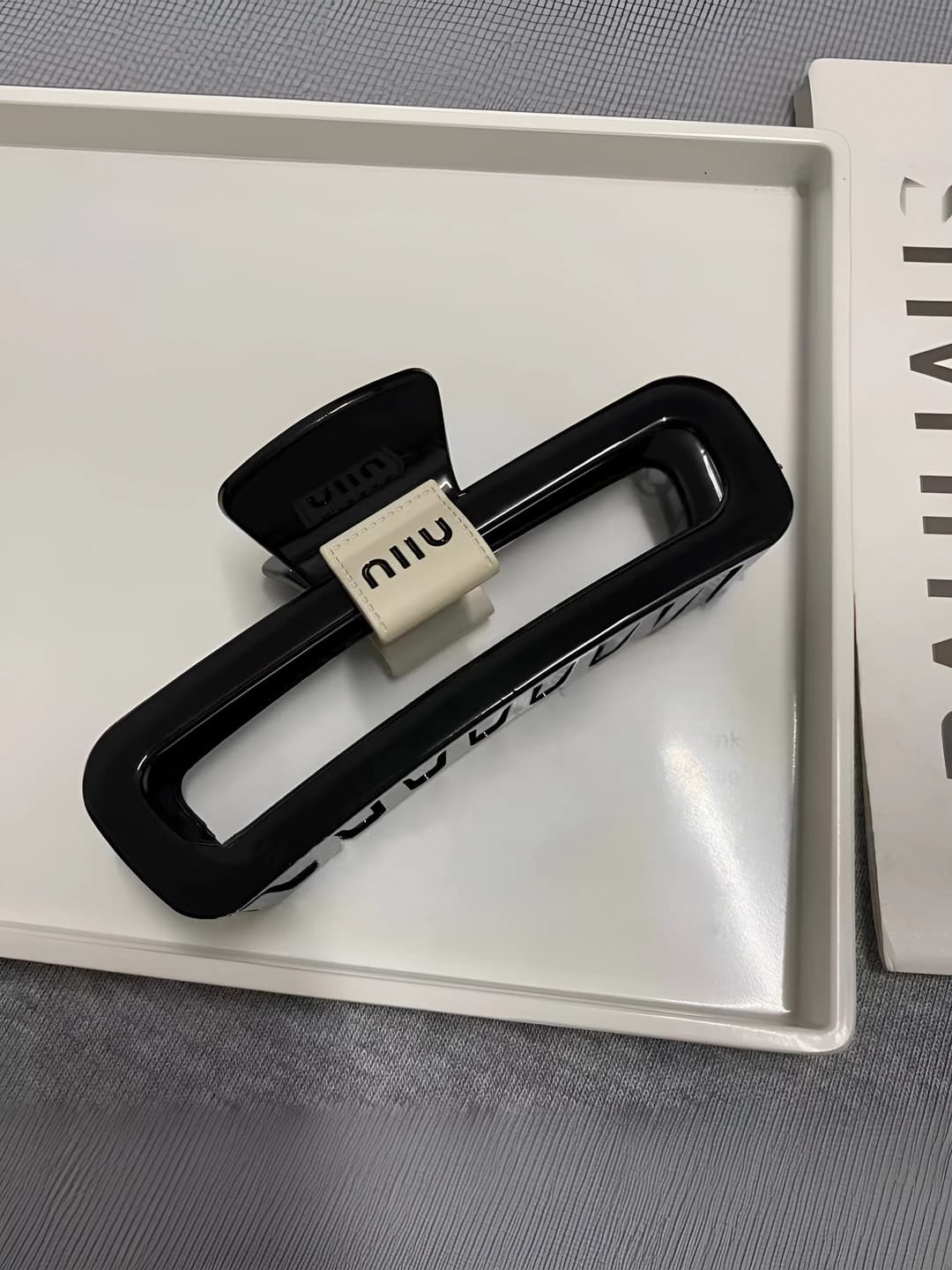 Glossy black (13 cm)