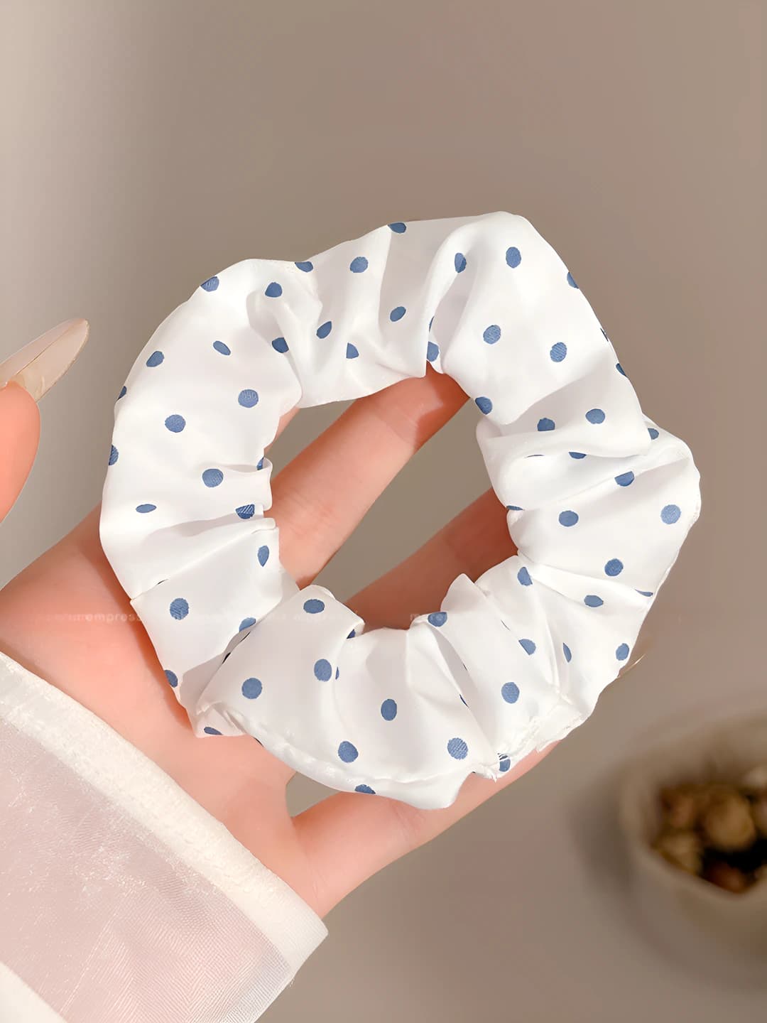 4# White with blue dots 9cm