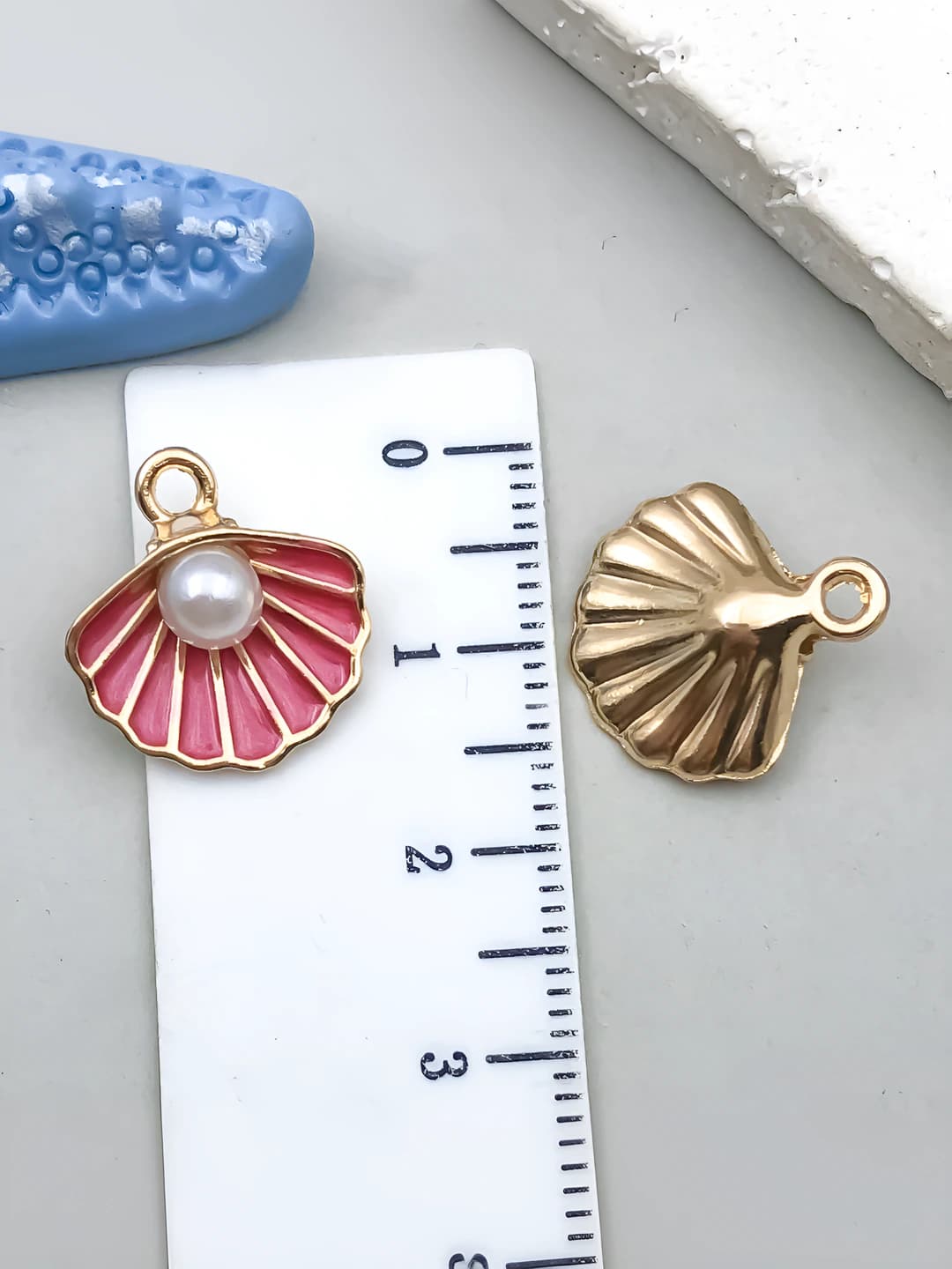 To'q pushti konchali okean marvaridi ABS qovurg'a bilan 16x15mm-0.85g