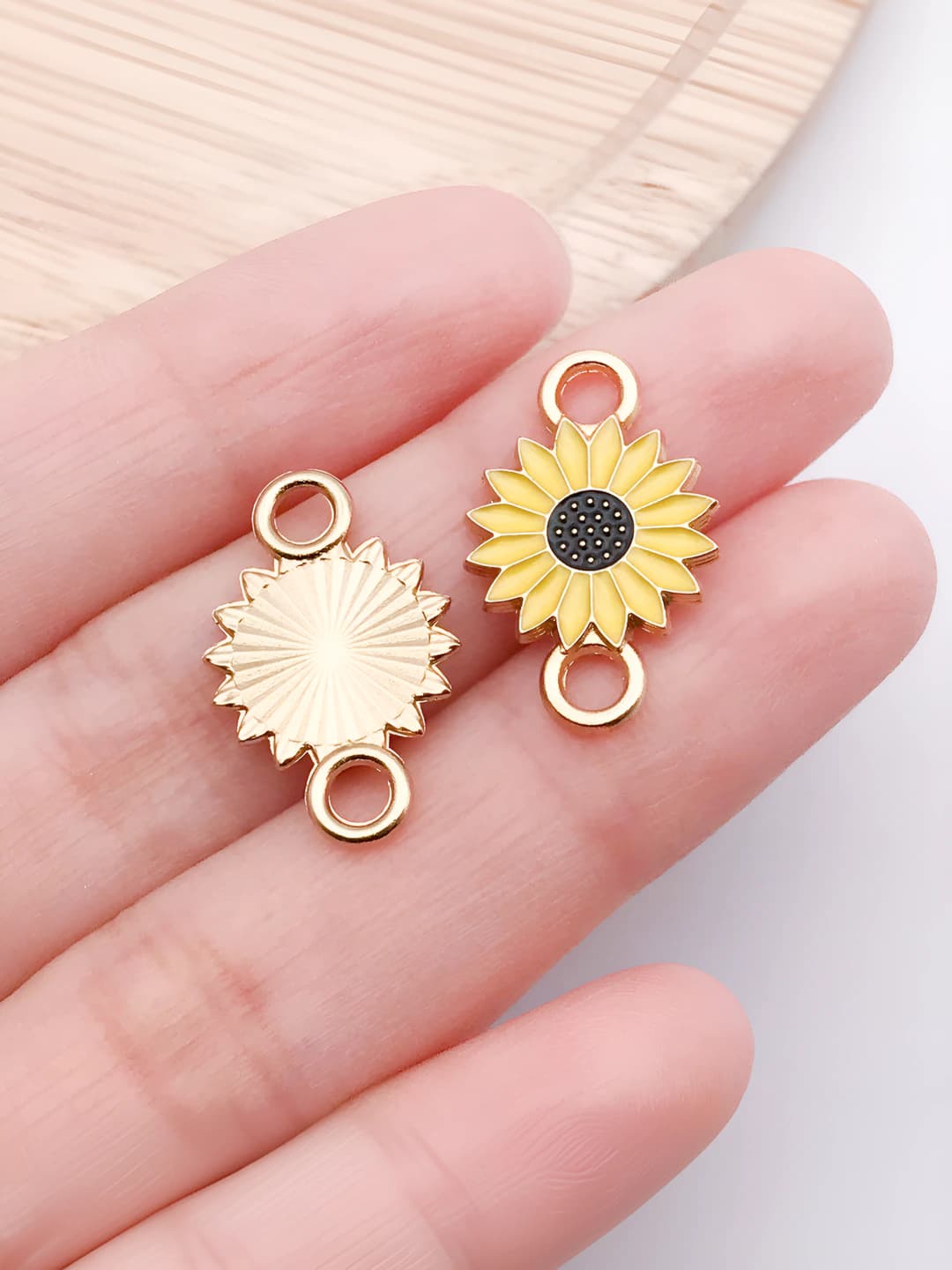 1 pc Yellow double sunflower 21x13x1mm-0.85g
