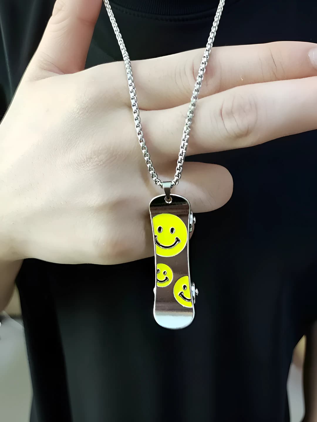 Skateboard smiley kulonli zanjir, ins uslubidagi, qo'shilgan metalldan, 31-40 sm, unisex