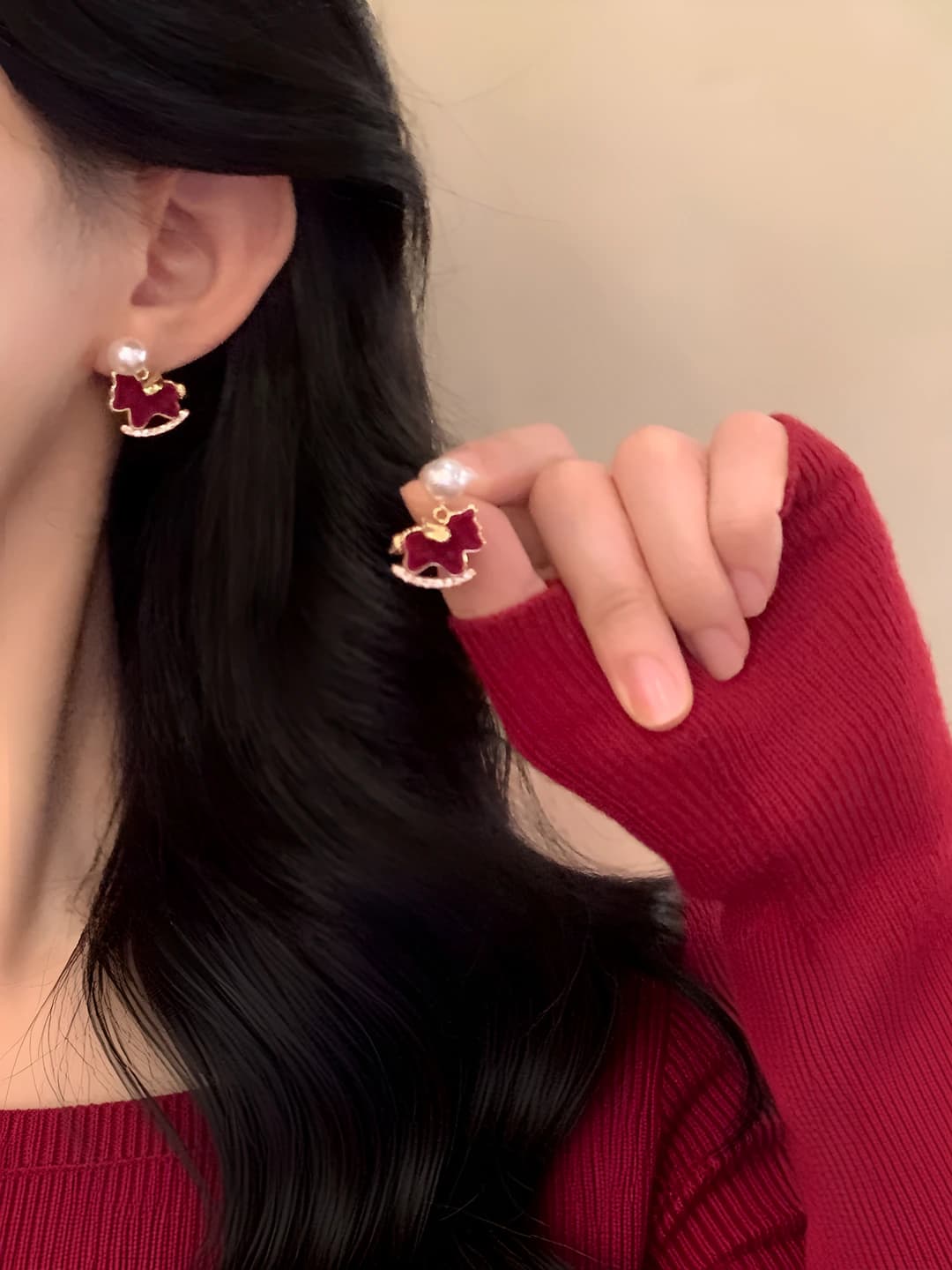 Red felt horse stud earrings with pearl