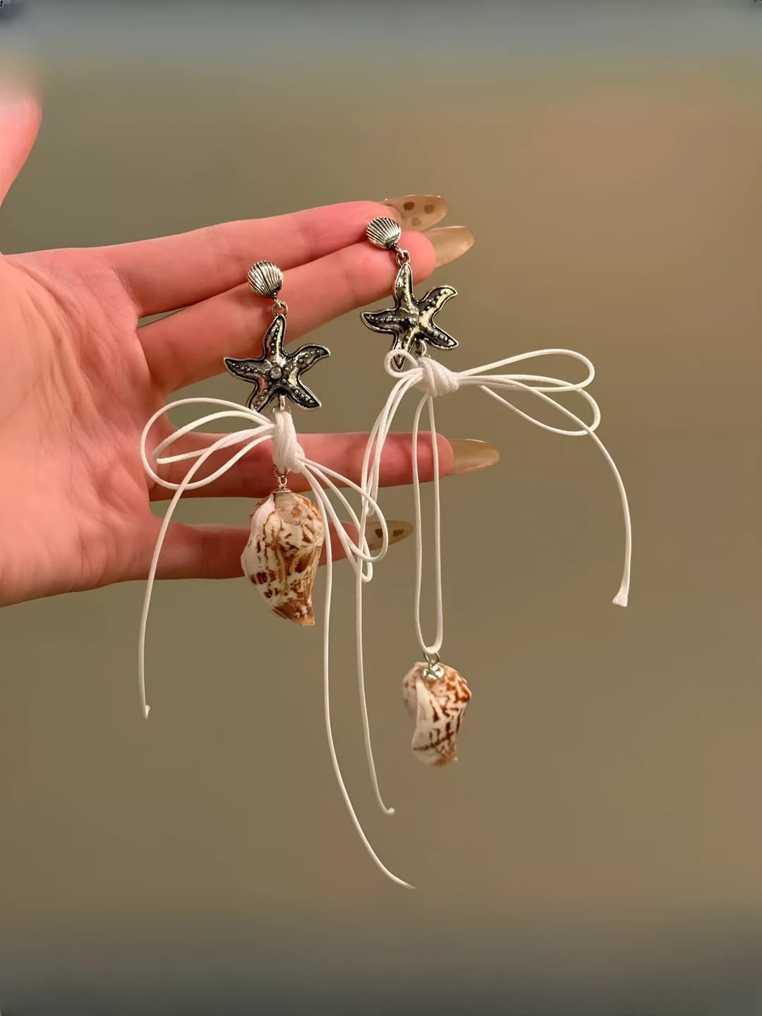 Star, ribbon and seashell earrings (pair)