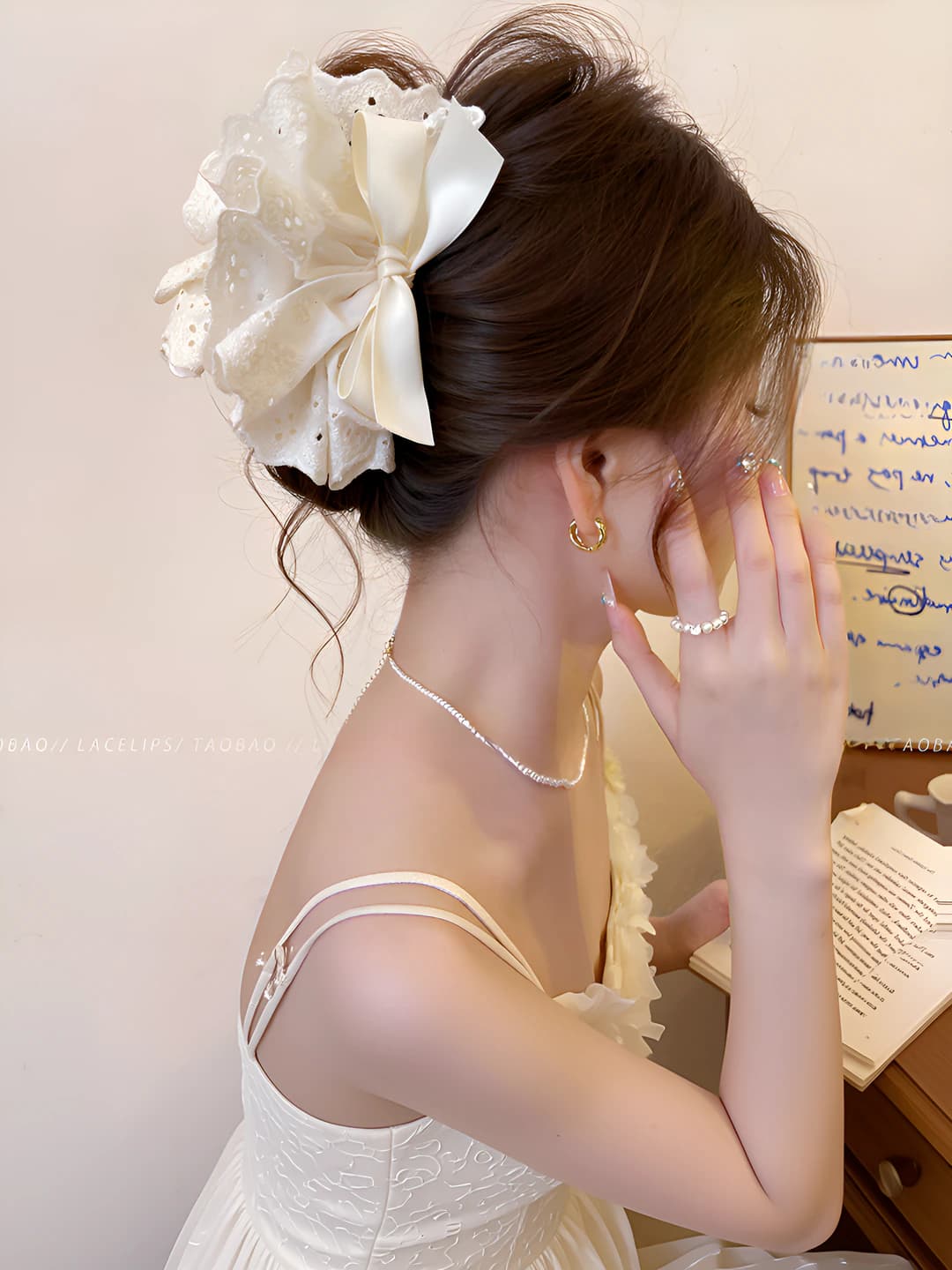 Women's lace and satin hair clip in Korean style with a bow