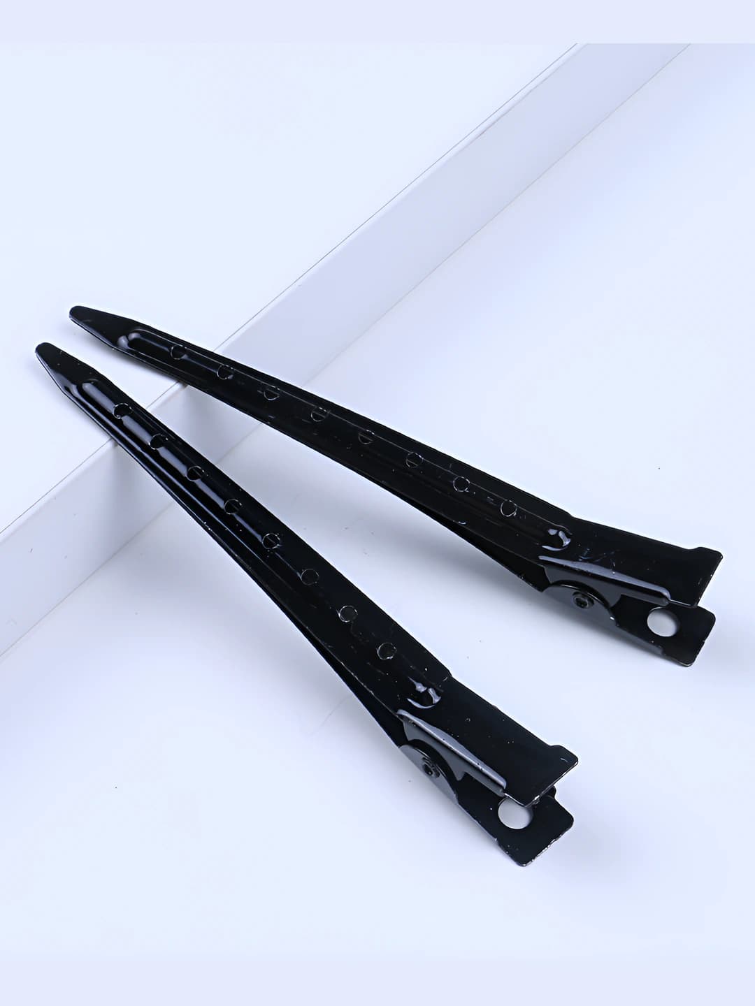 8-hole single prong clip black