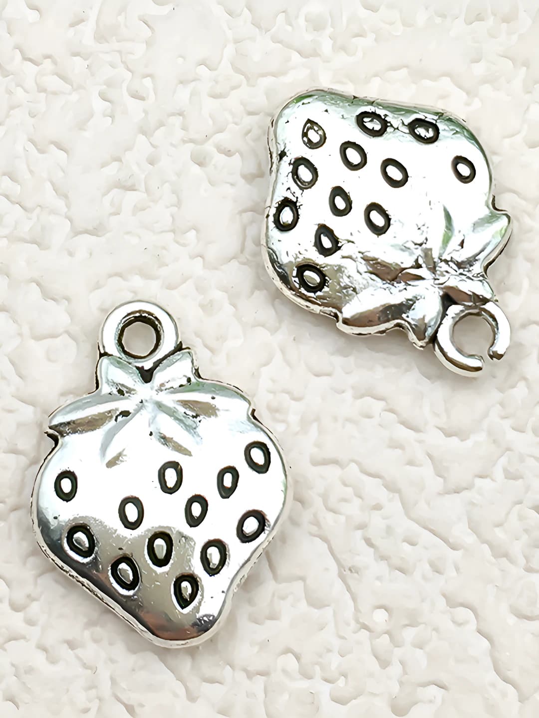 Silver strawberry, 11x15mm, 1.2g