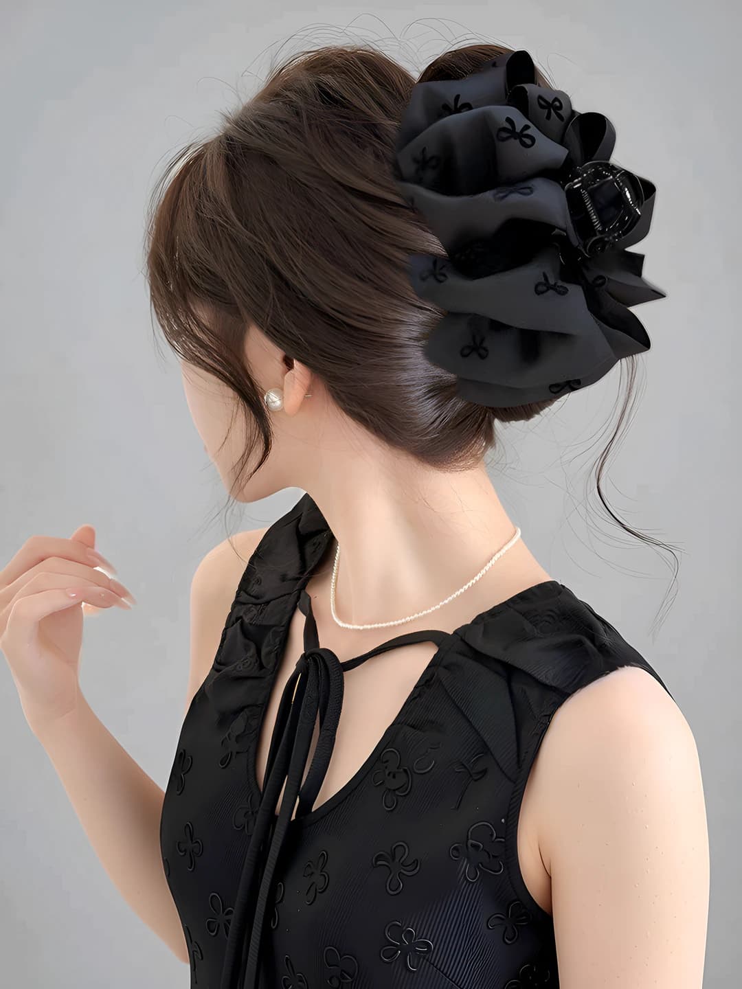 Black bow hair clip