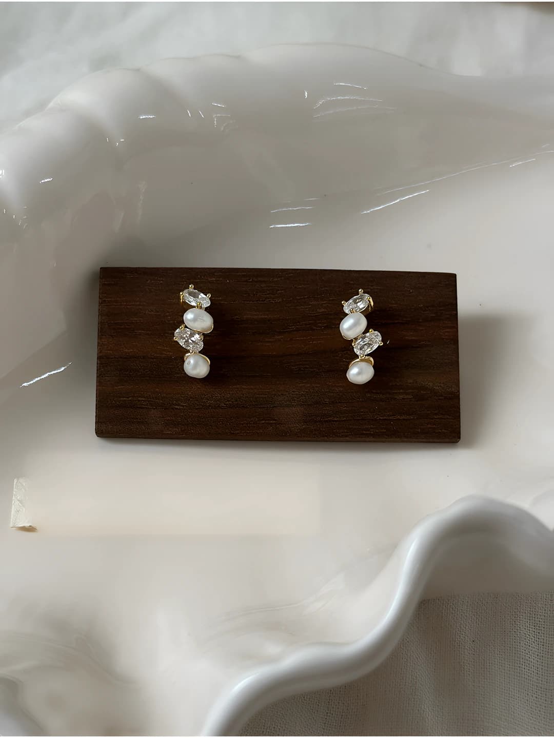 Pearl studs