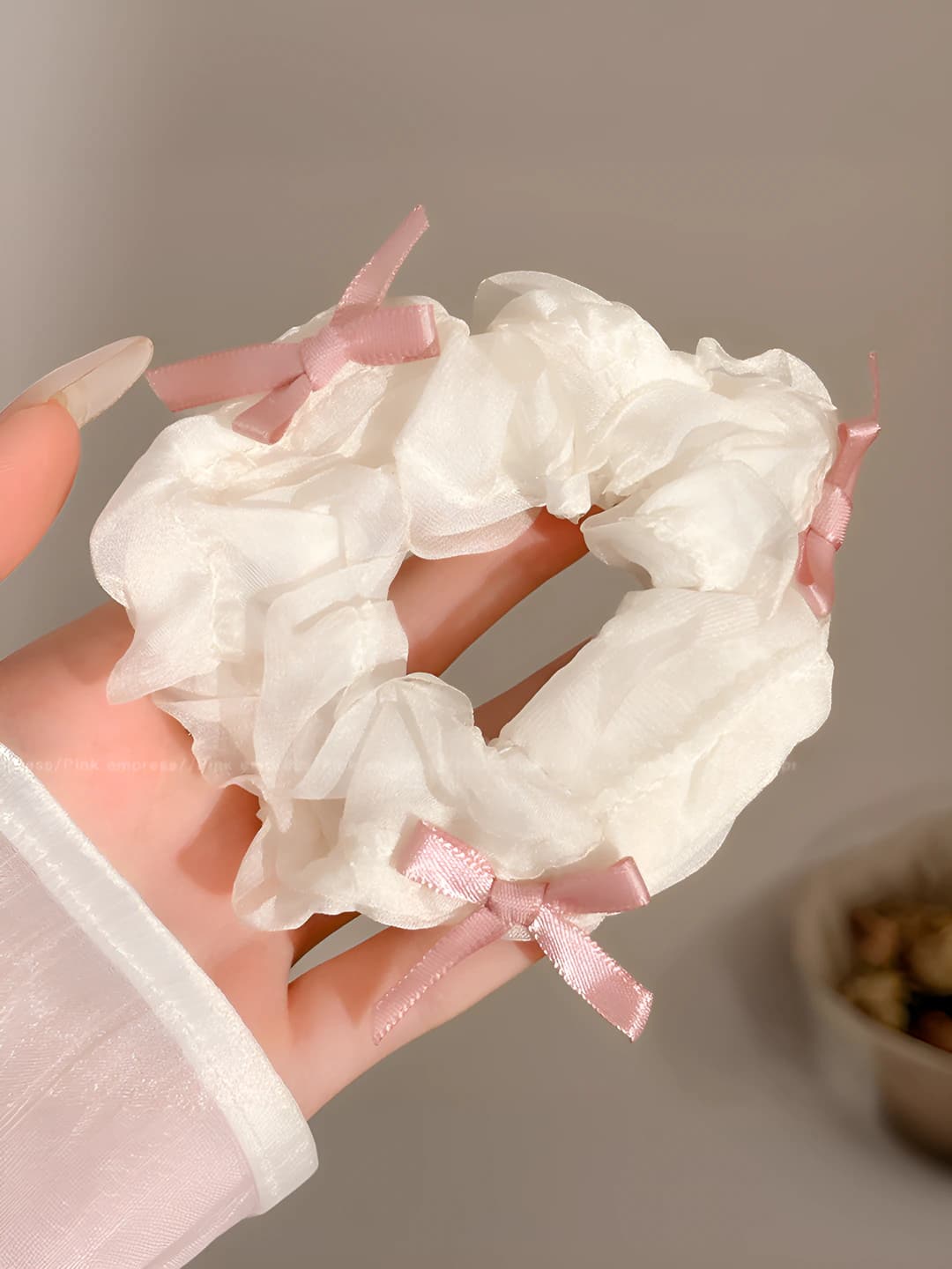 2# Pink bow creamy white