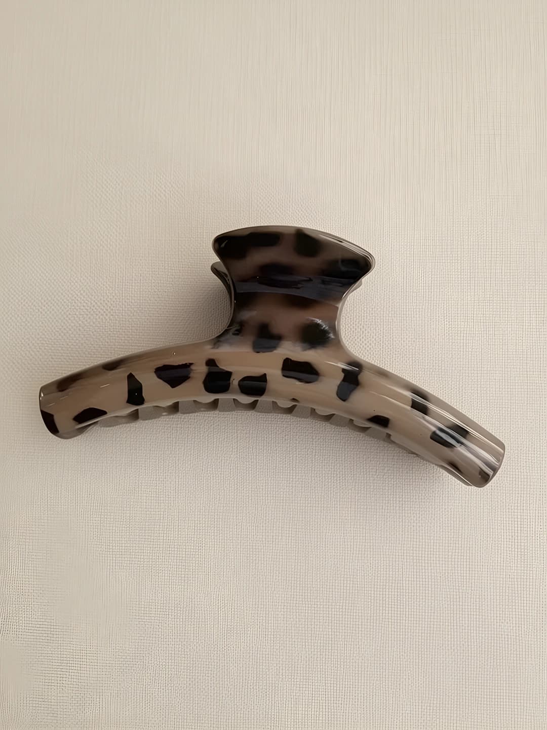 2# Leopard acrylic clip 12.5 cm