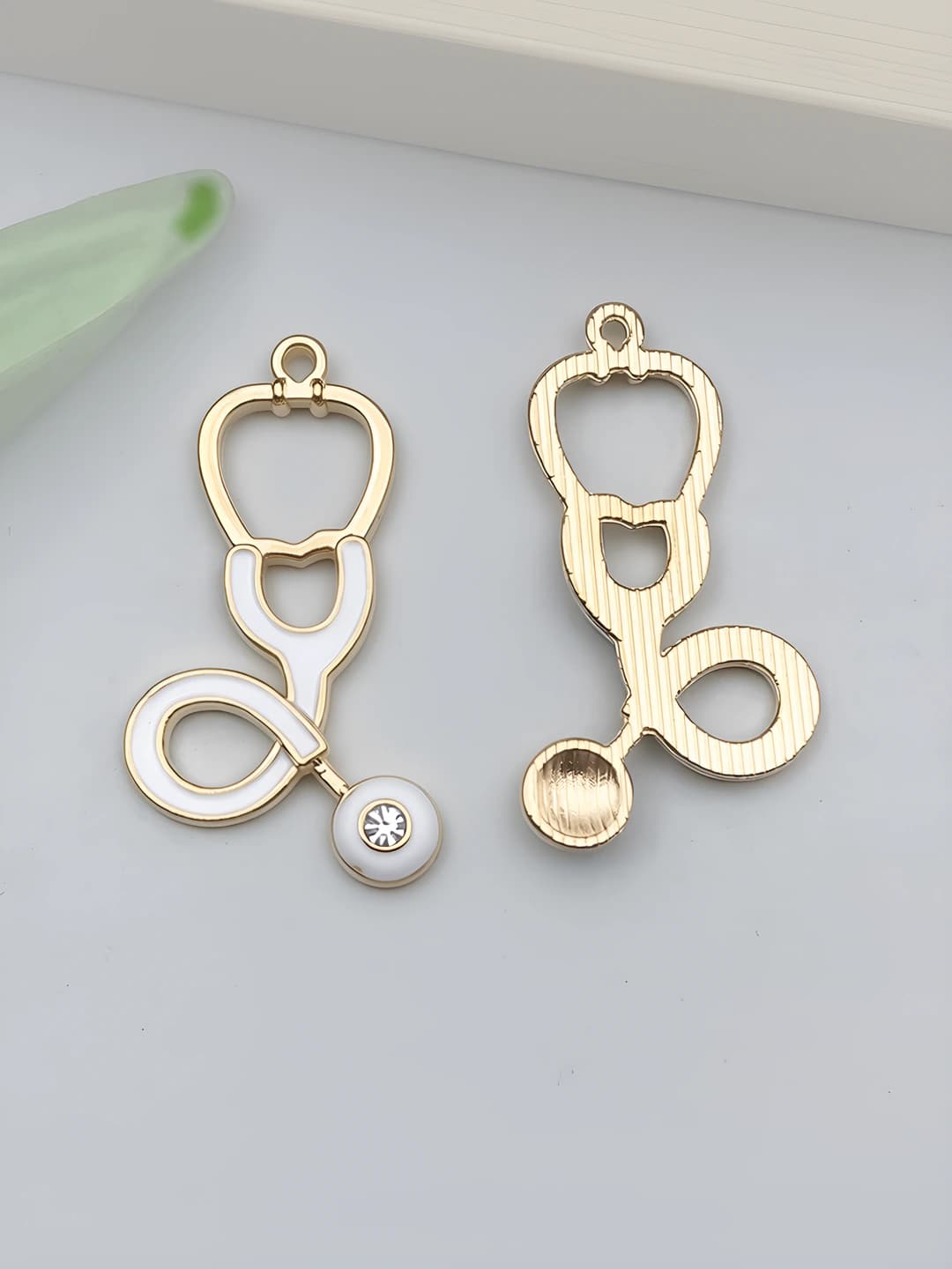 1 pc large KC gold white med tool stethoscope with crystals 43x23mm-3.25g-23231