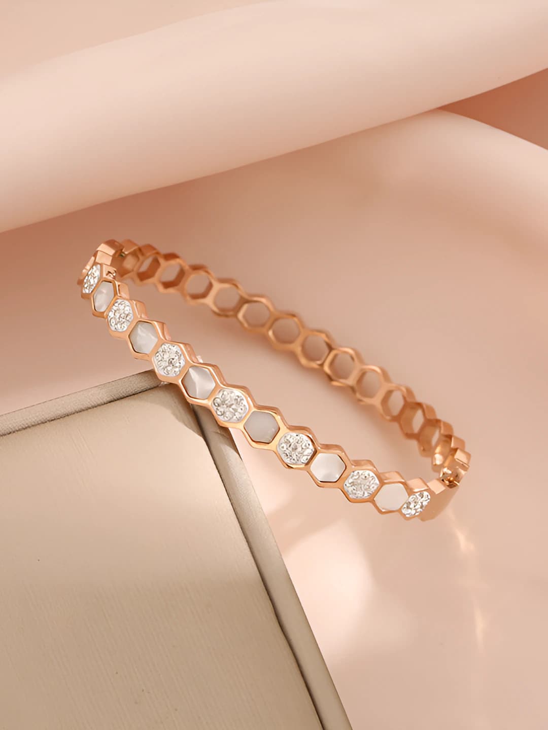 912 White shell hexagonal bracelet, rose gold
