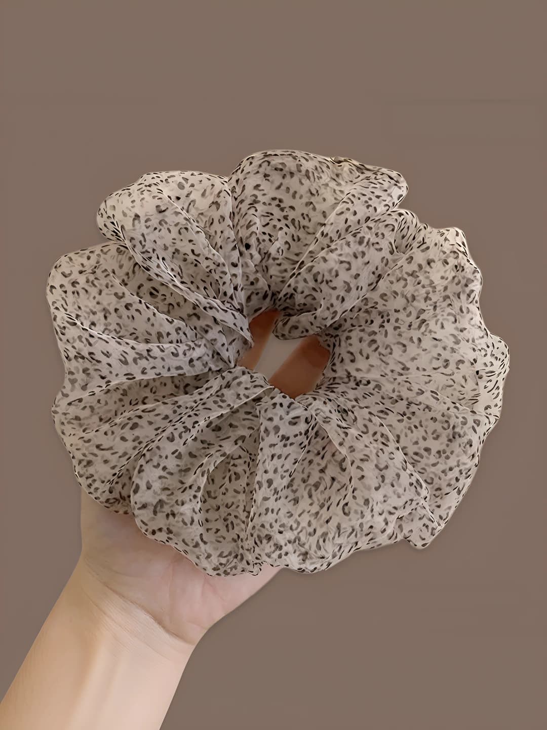 Tarmoq kulrang leopard tasma ~15 sm