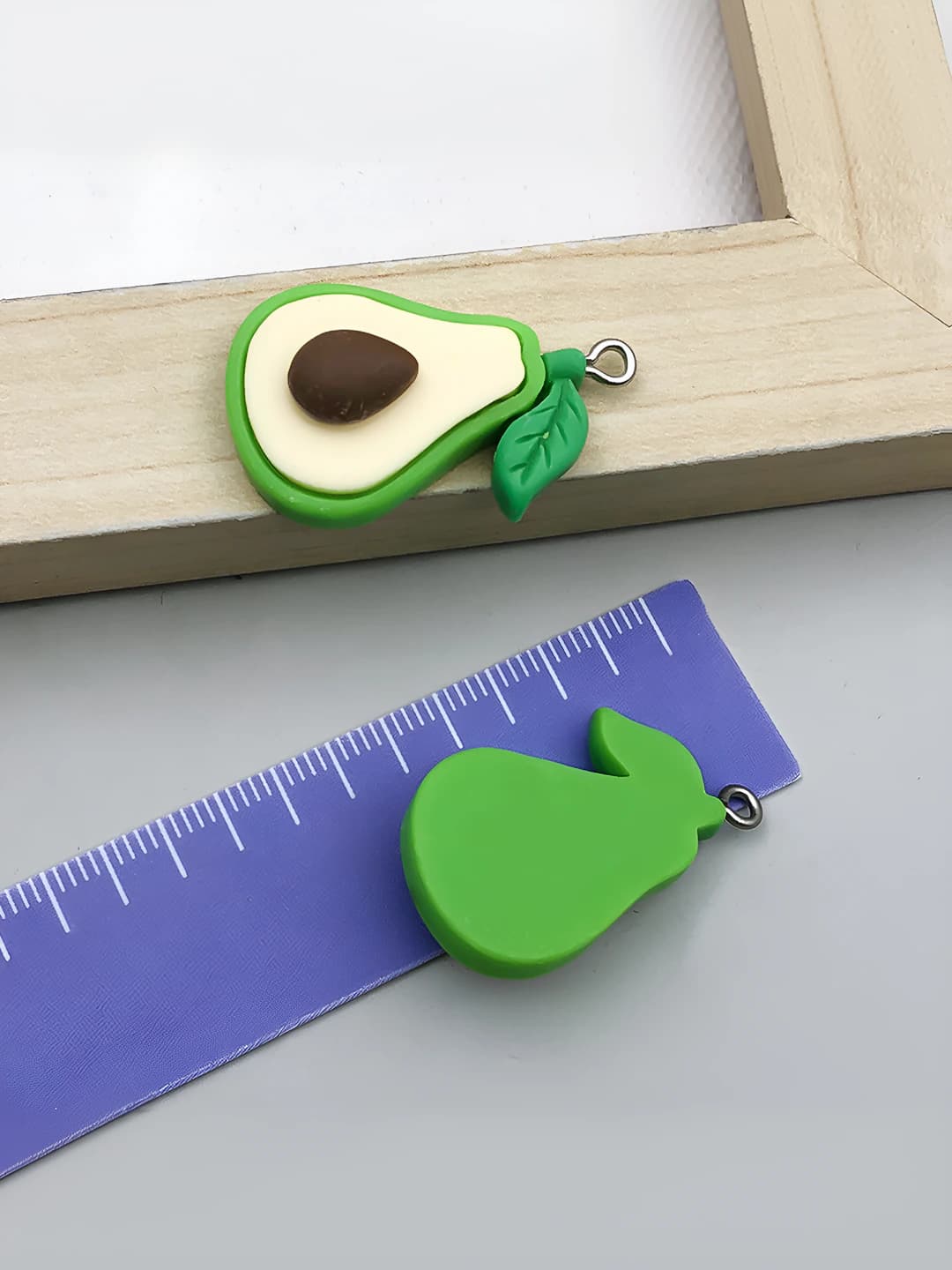 Green avocado, 19x32mm
