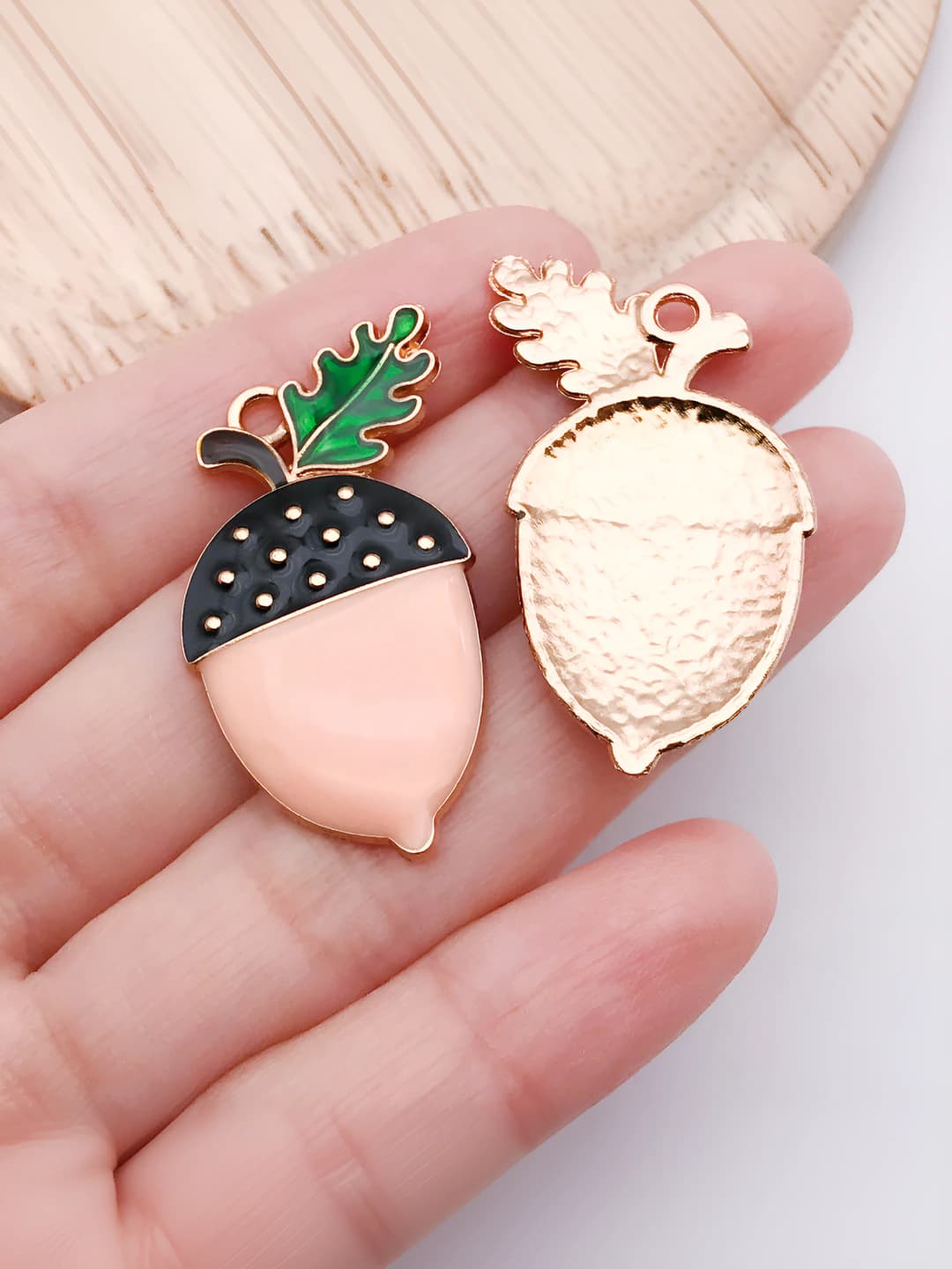 1 pc large apricot-pink resin pinecone and leaf, 35.5x22x3 mm, 2.9 g
