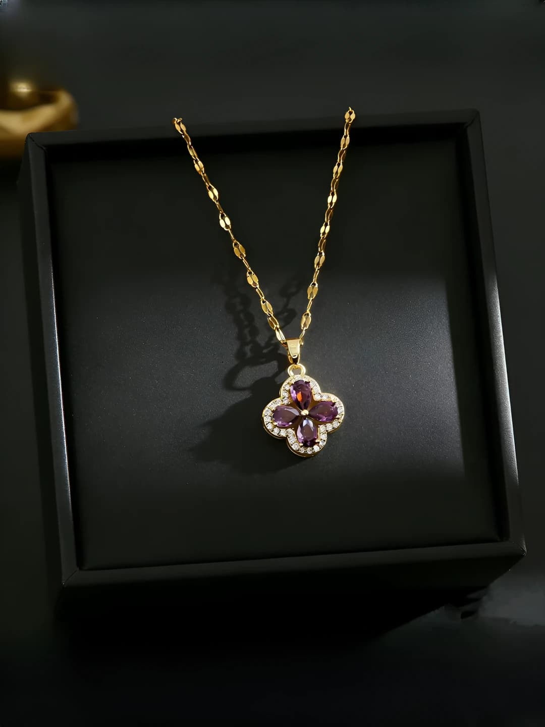 Four-leaf clover necklace - Gold-purple