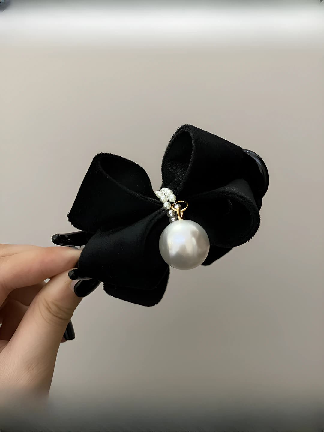 Black velvet pearl hair clip