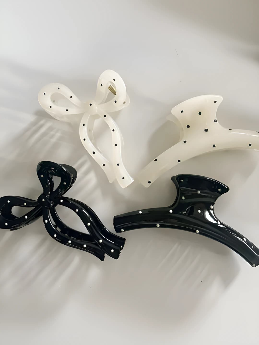 Women's hair clips and combs: cute white polka dot, large size, high volume, claw clip, fashionable