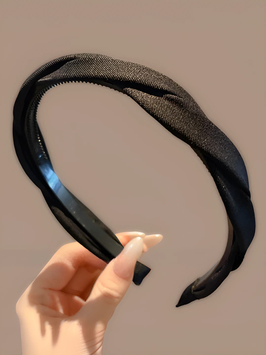 Qora, kengligi 2.4 sm