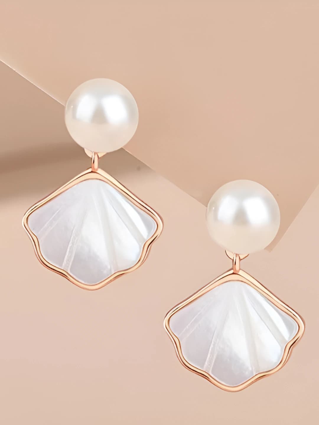 Women's geometric pearl stud earrings, Korean style