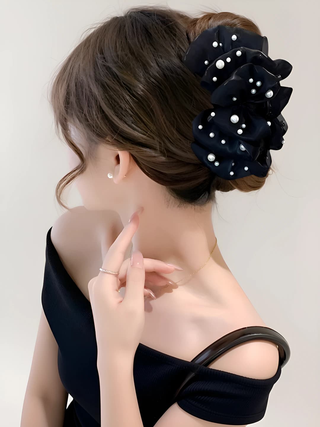 Qora marvarid bow