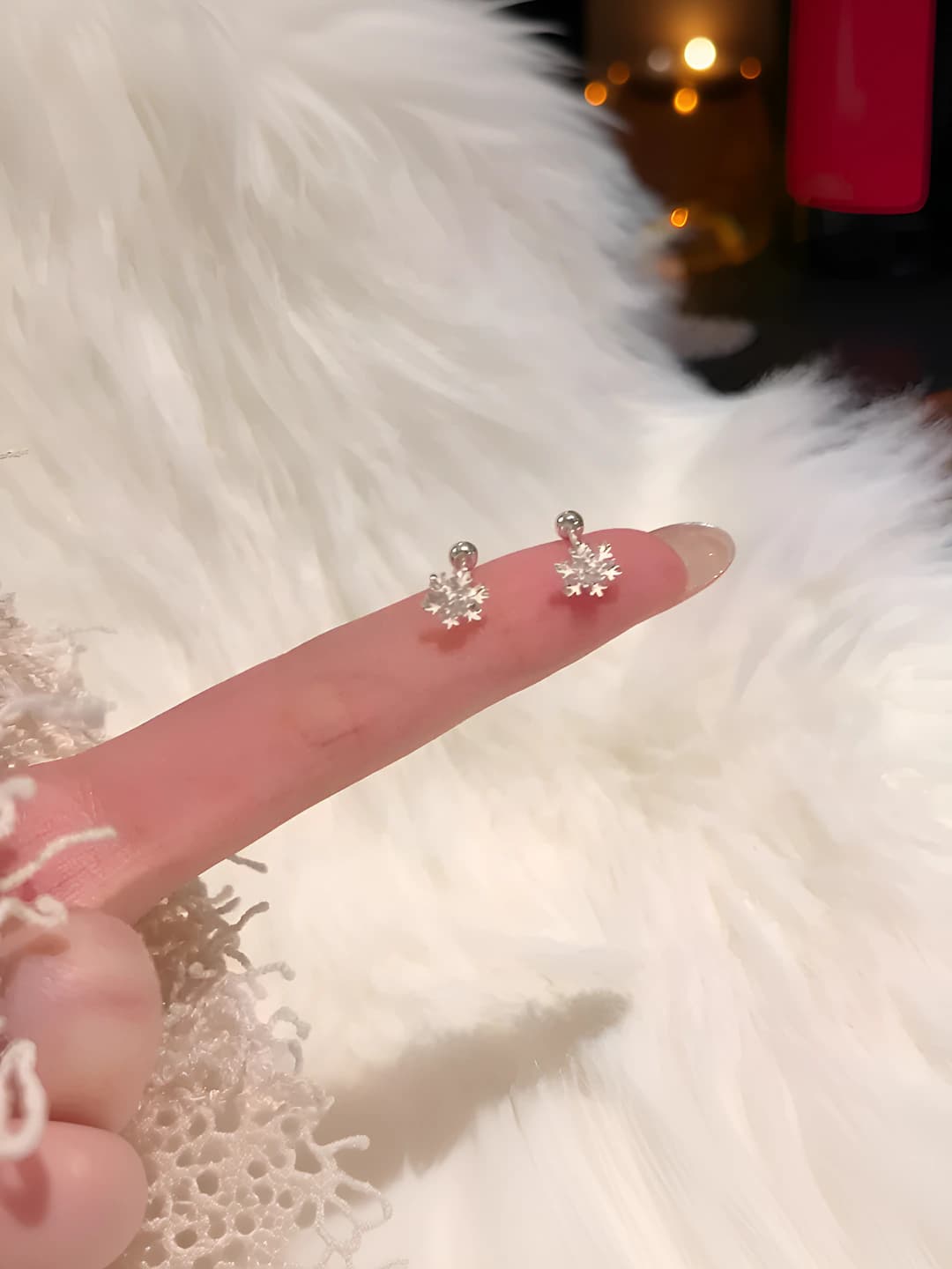 Screw-back snowflake stud earrings 1 pair