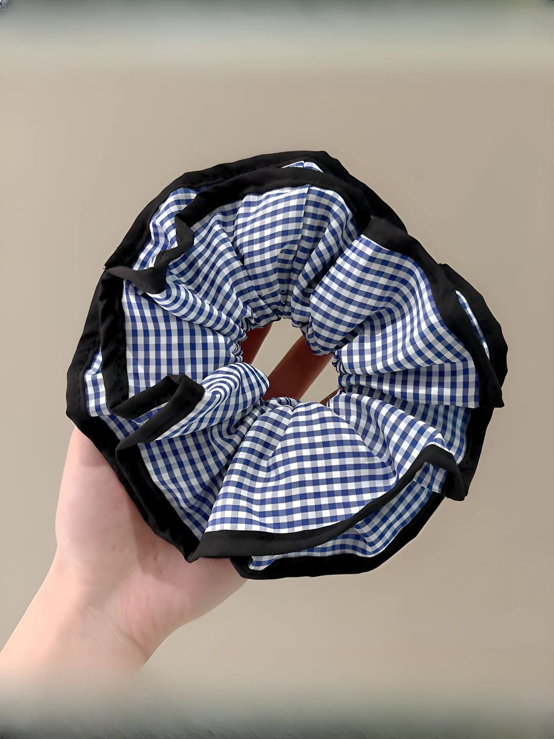 1# Black edge blue plaid - 17 cm