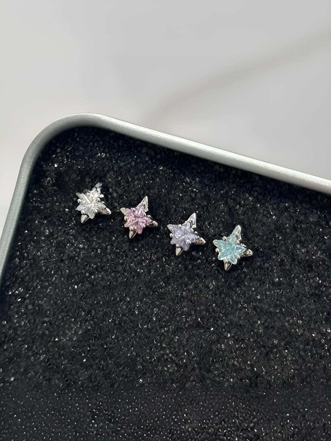 White 4-point star titanium 1 pc