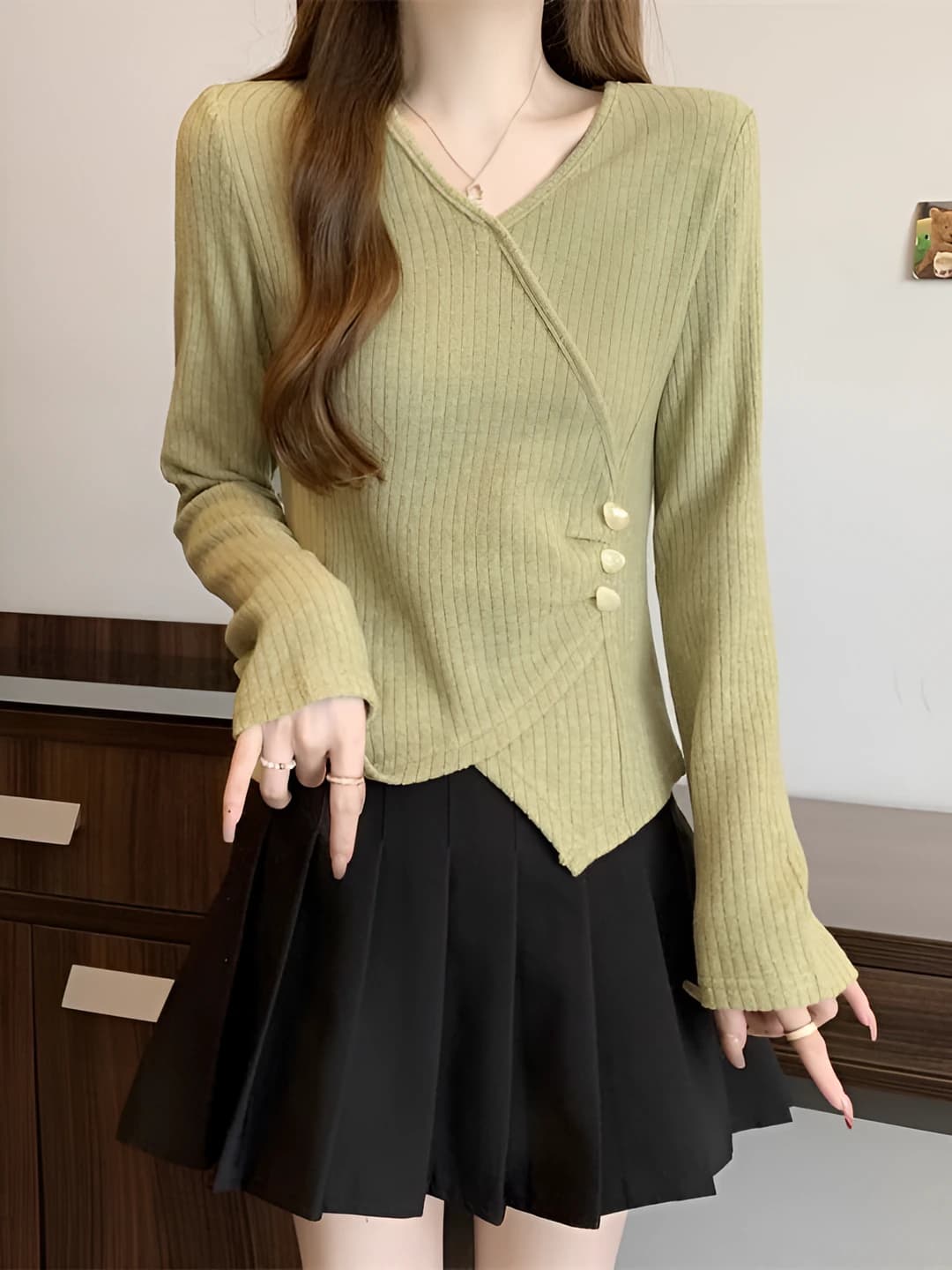 Women's knitted top: V-neck, long sleeve, solid colour, slim fit, slimming, spring